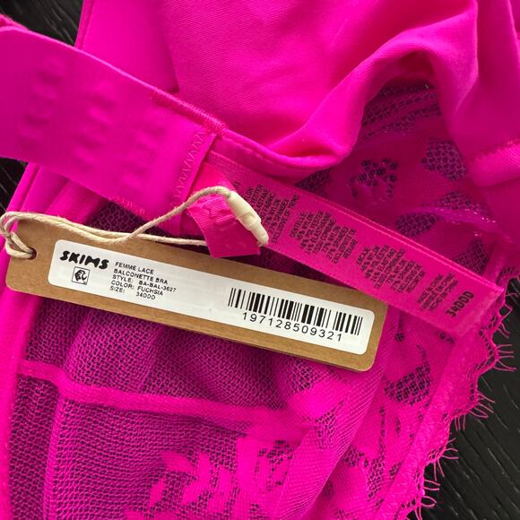 SKIMS Femme Lace Balconette Bra in Fuchsia - Picture 5 of 5